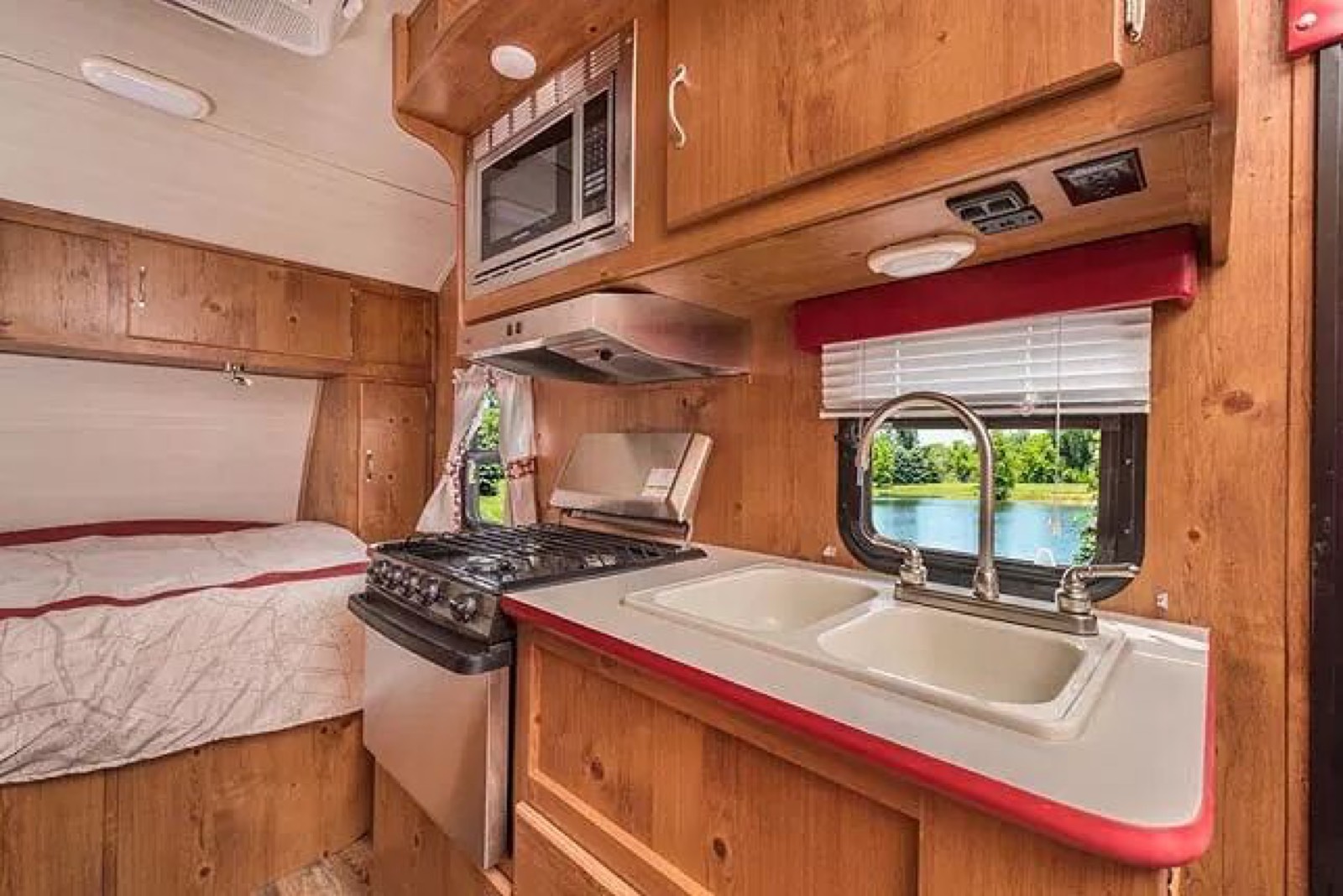 2018 Gulf Stream Vintage Cruiser 17RWD Review